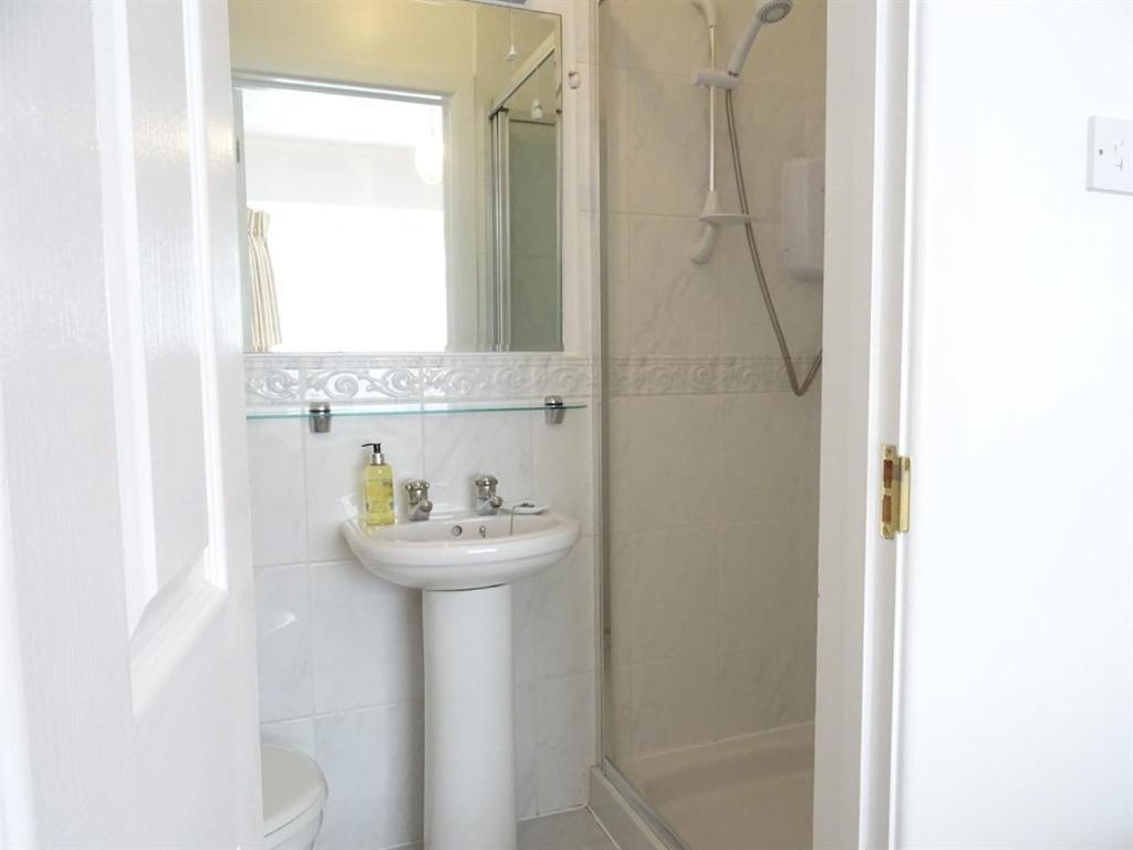 Honey Lodge Broadstone Bagian luar foto