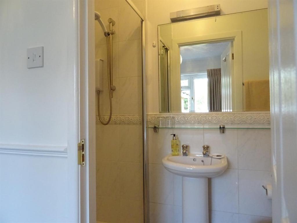 Honey Lodge Broadstone Bagian luar foto