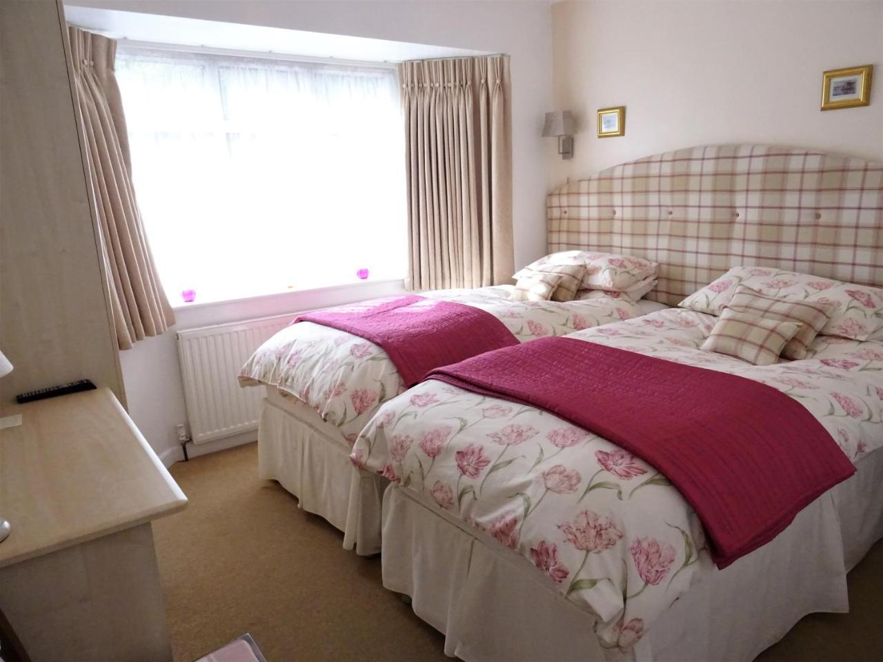 Honey Lodge Broadstone Bagian luar foto